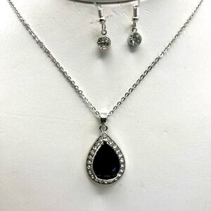 Elegant Silver and Black Teardrop Necklace Set